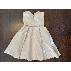 Stunning Strapless Sweetheart Formal Dress Size 0 in Blush Pink